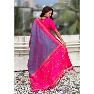 Sari Patola en soie douce lavande tissé Zari avec des tissages Bandhani contrastants, marque Elite Weaves, 650g, vêtements indiens et pakistanais - Product Image 4