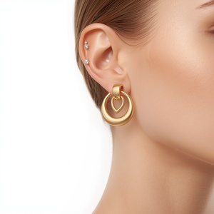 Pendientes de Aro de Oro Sólido de 14K con Diseño de Luna Creciente para Mujer, con Detalles de Diamantes, Joyería Fina Escultural Moderna, Personalizada, OEM, Venta al Por Mayor - Product Image 4
