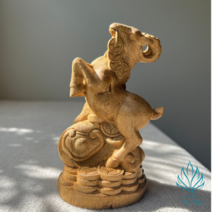 Estatua del Zodiaco Asiático de Calidad Profesional, Escultura de Cabra en Madera de Agar Natural de Vietnam, Decoración para Sala de Estar para la Buena Fortuna - Product Image 1