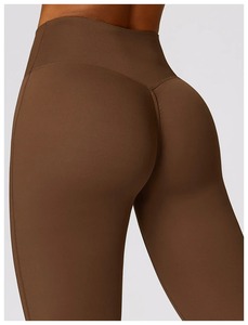 Leggings tricotés taille haute pour femmes, qualité export, respirants et à séchage rapide, conçus pour les grandes marques mondiales d'activewear, fabriqués par des experts. - Product Image 3