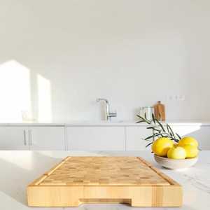 Planche à découper en bois au design attrayant, de qualité supérieure, pour usage domestique et hôtelier. - Product Image 2