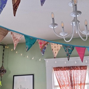 Guirnalda de Banderines Triangulares de Tela Multicolor, Decorativa, para Colgar en el Hogar y Eventos - Product Image 2