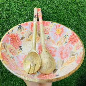 Cuenco de madera natural hecho a mano para servir ensaladas, frutas y decoración de cocina rústica, plato de madera artesanal único, artesanía - Product Image 1