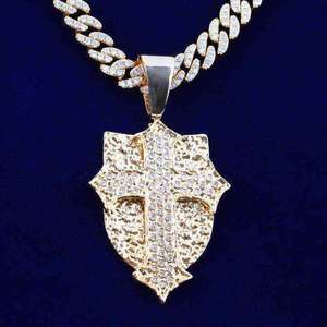 Divine Protector Colgante de Cruz Estilo Hip Hop para Hombre, Plata 925, Diamante Moissanita VVS1 de Corte Brillante, Chapado en Oro Fino - Product Image 1