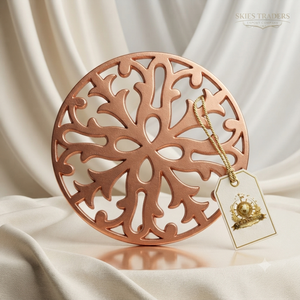 Sous-plat rond en métal doré rose à découpes florales, résistant à la chaleur, pour protection de table de cuisine et salle à manger - Product Image 1