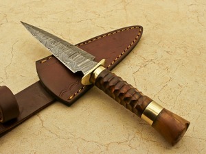 Cuchillo de Caza de Hoja Fija de Acero de Damasco OEM Personalizado, Multifuncional para Camping al Aire Libre, con Funda de Cuero, Punta de Lanza y Borde Biselado DIY - Product Image 2