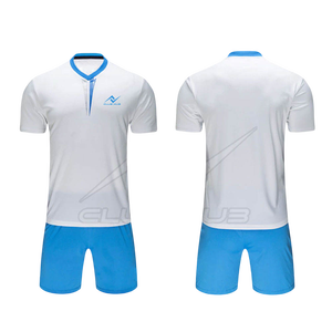 Ensembles de football pour hommes avec logo personnalisé, 100% polyester, séchage rapide, respirant, col en V, manches courtes, haute qualité, toutes saisons, fabriqué au Pakistan - Product Image 1