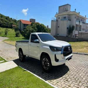 Toyota Hilux Diesel Usada en Buen Estado, Camioneta 4x4 Potente, Motor Confiable, Carrocería Resistente, Ideal para Todoterreno y Trabajo Pesado - Product Image 2