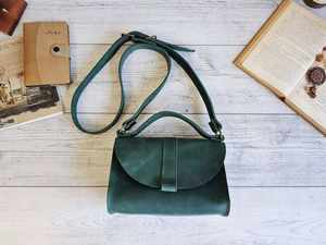 Bolso Bandolera de Cuero y Mezclilla para Hombre con Bordado y Borlas Otoñales - Product Image 4