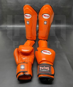 Guantes de Boxeo Personalizables de Alta Calidad para Gemelos con Protectores de Tibia, Cierre de Velcro, 100% Cuero Genuino, Equipo de Entrenamiento de Artes Marciales - Product Image 1