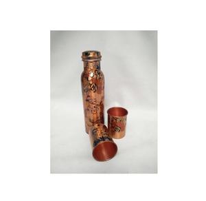 Bouteille d'eau vintage en cuivre à motif floral avec ensemble de verres en cuivre assortis, vaisselle artistique réutilisable, fournisseur d'usine OEM ODM - Product Image 1
