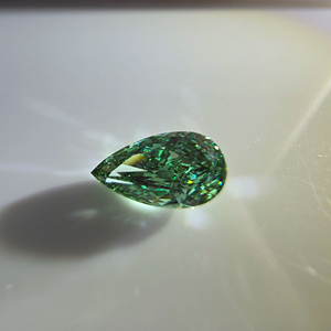 Diamant de laboratoire cultivé en forme de poire, vert vif fantaisie, 1 carat, taille brillant modifiée, SI1, certifié IGI, pierre précieuse non montée - Product Image 4