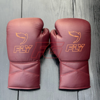 Özel Tasarım FLY MMA Boks Eldivenleri Premium Deri Tam Parmaklı Bağcıklı Antrenman Sparring Eldivenleri Yüksek Kaliteli OEM Tasarım Nem Emici İpek