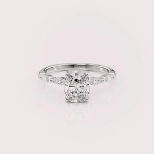 Bague de fiançailles en diamant de laboratoire taille coussin en or blanc/rose et or jaune 9 carats, solitaire avec pierres latérales - Product Image 5