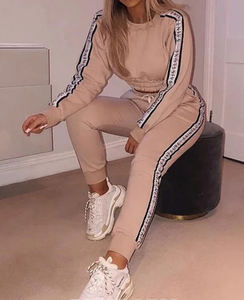 Conjunto Deportivo de Dos Piezas para Mujer, Diseño 2025 con Logotipo Personalizado, Estilo Urbano Sexy, Sudadera con Capucha, Decoración con Pliegues, Pantalones Transpirables - Product Image 4