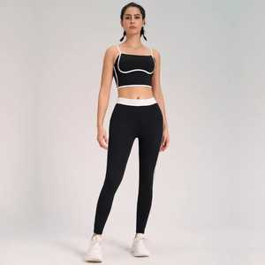 Conjunto de Yoga para Mujer de Diseño Único, Hecho de Poliéster para Uso en Exteriores - Product Image 5