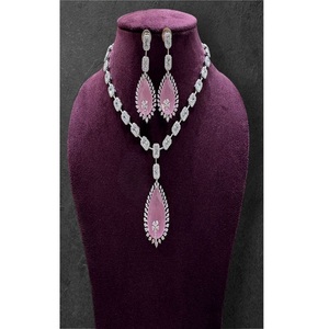 Ensemble collier et boucles d'oreilles classiques en argent plaqué zircon avec design goutte d'eau en forme de poire pour femmes, bijoux de mariage - Product Image 1