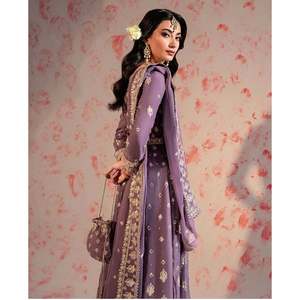 Magnifique robe de soirée en soie avec salwar kameez et dupatta - Product Image 1