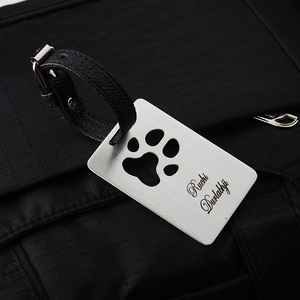 Etiqueta de equipaje personalizable con un solo diseño de pug - Product Image 1