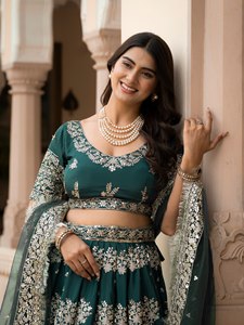Ensemble Lehenga brodé vert style Banarasi pour femme, jupe florale brodée, chemisier et dupatta pour mariage - Product Image 3