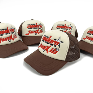 Gorra Trucker Bordada Modern Ages Made Me A Junkie, Unisex, de Malla, de 6 Paneles, Casual, con Visera Ajustable - Product Image 2