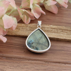 Pendentif en pierre de labradorite naturelle, argent sterling 925 plaqué platine, serti en bélière, pierre bleue chatoyante, collier vintage - Product Image 2
