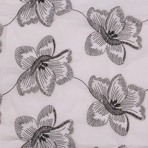 Tela Bordada Floral Ligera y Transpirable de Primera Calidad para Vestidos y Blusas de Mujer, Niña y Niño, 120 GSM, Precio al por Mayor - Product Image 1