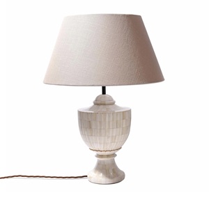 Lampe de table contemporaine en os incrusté, artisanale, mobilier de luxe pour la maison - Product Image 4