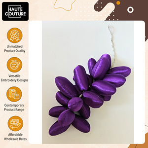 Bouquet de raisins en tissu satiné violet fait main |   Ornements suspendus décoratifs pour la maison au design moderne pour les festivals et les occasions spéciales - Product Image 4