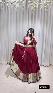 Conjunto de Lehenga Choli Navaratri para Mujer, Vestido Tradicional Rojo de Rayón Largo con Bordado, para Fiestas - Product Image 3