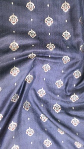 Leuchtender Banarasi Seiden-Brokat Jacquard-gewebter Blumen-Zari Designerstoff für Traditionelle Ethnische Kleidung Sari und Dupatta - Product Image 4