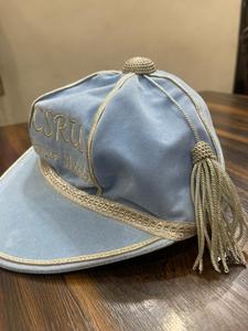 Gorra de terciopelo personalizada con logo bordado al por mayor, snapback de ala plana ajustable unisex, gorro académico de graduación, OEM común - Product Image 4