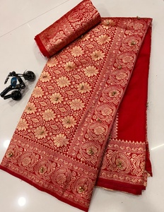 Sari de crepé de seda con estampado digital y blusa con detalles florales, ropa étnica informal para mujer, en stock, hecho en India. - Product Image 2