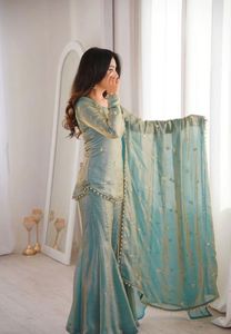 Ensemble Kurti et Palazzo de créateur pour femme – Tenue ethnique haut de gamme indienne imprimée et brodée pour les occasions décontractées et les fêtes - Product Image 2