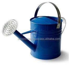 Arrosoir en métal Gardener Select en bleu avec des accents galvanisés, un produit connu pour sa construction durable et classique - Product Image 4