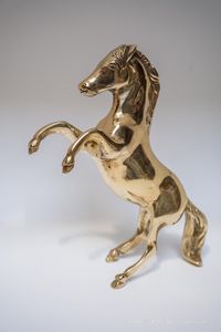 Ornement de table en laiton de luxe en forme de cheval pour la décoration de mariage, le style des événements et une présentation décorative haut de gamme - Product Image 2