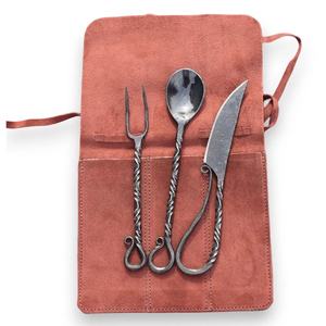 ชุดช้อนส้อมสแตนเลสสตีลคุณภาพสูง งานแฮนด์เมด สไตล์ยุคกลาง 3 ชิ้น พร้อมปลอกหนัง  แบบใหม่ - Product Image 5