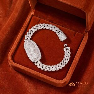 สร้อยข้อมือคิวบันลิงค์ทรงรีสีเงินประดับเพชรโมอิสซาไนต์ สร้อยข้อมือแฟชั่นสำหรับใส่ทุกวัน ของขวัญสไตล์ไมอามี - Product Image 3