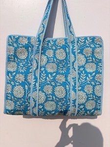 กระเป๋าผ้าฝ้ายสีฟ้าพรีเมียมพร้อมลายพิมพ์ดอกไม้สไตล์โบฮีเมียนฤดูร้อนแบบสบายๆ กระเป๋าถือซิปสำหรับเดินทางช้อปปิ้งสำหรับผู้หญิง - Product Image 3