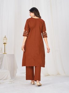 Traje Anarkali Étnico de Algodón para Mujer con Dupatta Bordada |   Colección de Ropa Lista para Usar de Boutique |   Proveedor de Exportación OEM - Product Image 5