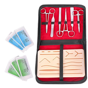 แผ่นซิลิโคนเย็บแผลแบบใช้ซ้ำได้ ชุดอุปกรณ์เย็บแผลทางการแพทย์พร้อมเครื่องมือผ่าตัดสแตนเลสสำหรับนักศึกษา - Product Image 1