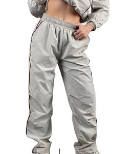 Ensemble coupe-vent surdimensionné en nylon personnalisable avec logo, pour femme, grandes tailles, idéal pour l'hiver - Product Image 3