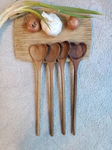 ช้อนไม้ทำมือ ทำไมการใช้ช้อนเหล่านี้ถึงทำให้การทำอาหารดูพิเศษและเชื่อมโยงกับประเพณีอย่างแท้จริง - Product Image 2