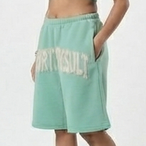 Pantalones cortos de chándal para mujer, holgados, de felpa gruesa, con bordado de letras desgastadas, de felpa de rizo de 400 GSM - Product Image 3