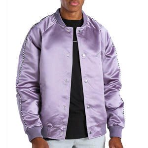 Chaquetas Varsity Clásicas de Estilo Deportivo, Hechas de Satén, con Botones, al por Mayor, Proveedor de Ropa Urbana, Chaqueta Bomber con Logotipo Personalizado - Product Image 4