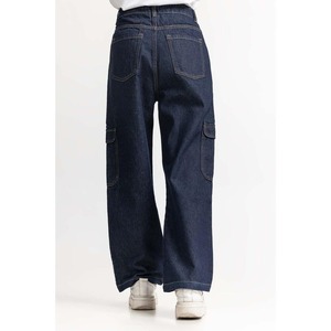 Confeccionados con tela de primera calidad, estos jeans de mezclilla para mujer ofrecen comodidad duradera y un estilo refinado para el día a día. - Product Image 2