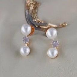 Conjunto de collar con aspecto de perlas y acabado blanco dorado de diseño exclusivo de calidad con pendientes para colección de bodas y fiestas para mujer - Product Image 2