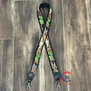 Correa de Cuero Occidental Hecha a Mano con Diseño de Cactus y Herradura, Correa de Repuesto de Alta Calidad para Cámara y Bolsos - Product Image 1