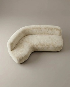 Sofá Esquinero Moderno en Forma de L, Tapizado en Cuero PU Bouclé, Dos Plazas, Diseño Curvo, Patas de Madera, Respaldo Firme, Cojines Rellenos de Espuma, para Sala de Estar Moderna - Product Image 2