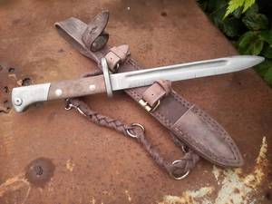 Cuchillo Zombie con mango de madera y funda de cuero, hoja de acero al carbono de filo recto, grado industrial - Product Image 5